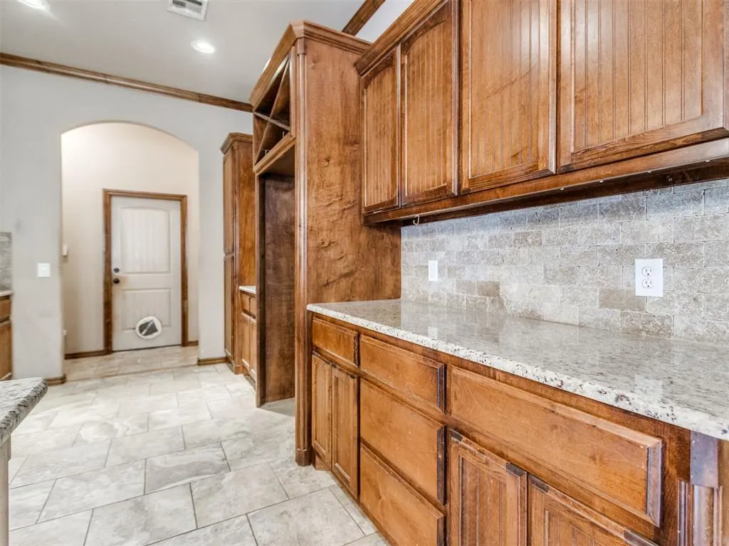 Photo 13 — 641 SW 28th Street, Moore, OK 73160