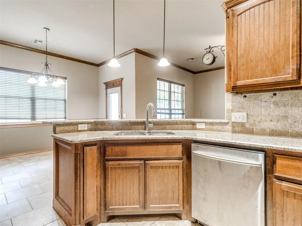 Photo 15 — 641 SW 28th Street, Moore, OK 73160