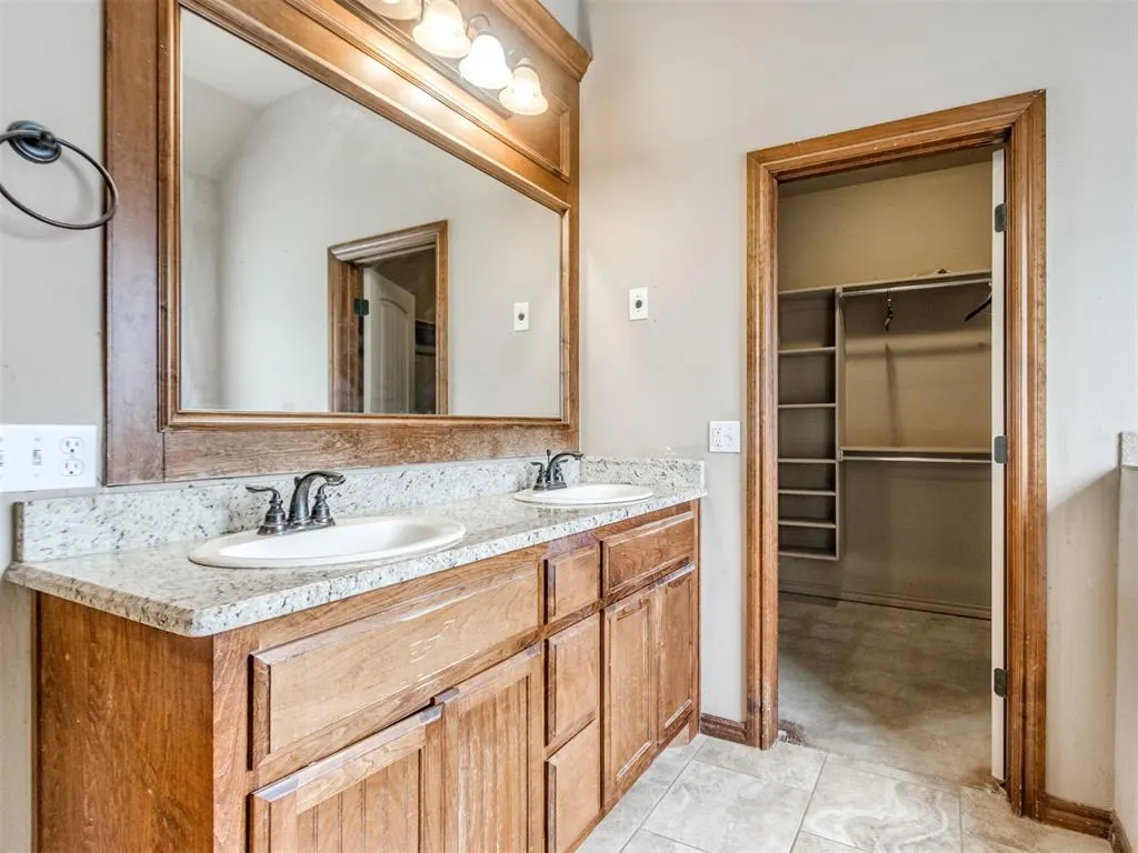 Photo 21 — 641 SW 28th Street, Moore, OK 73160
