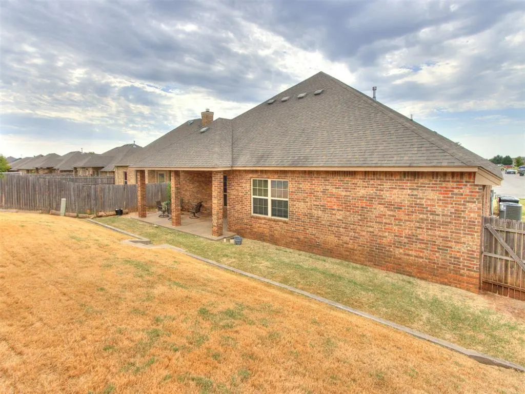 Photo 42 — 641 SW 28th Street, Moore, OK 73160