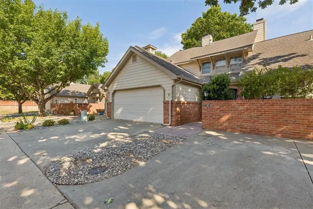Photo 2 — 11819 Red Oak Way, Oklahoma City, OK 73162
