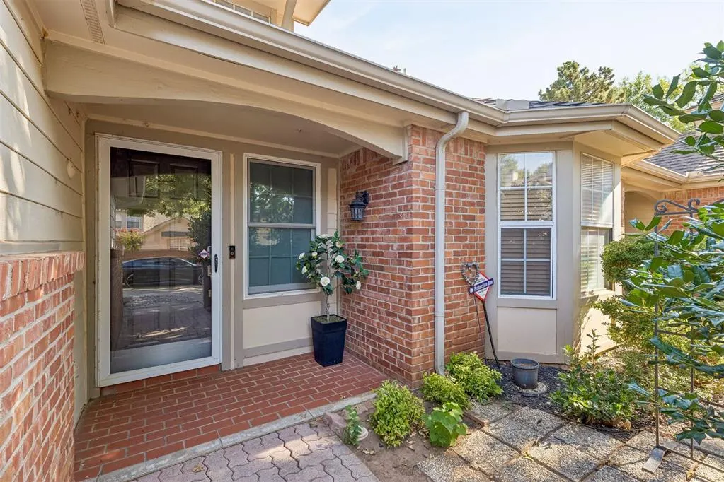 Photo 4 — 11819 Red Oak Way, Oklahoma City, OK 73162