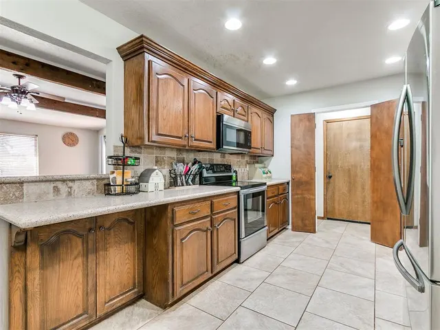 Photo 7 — 629 N Canadian Terrace, Mustang, OK 73064