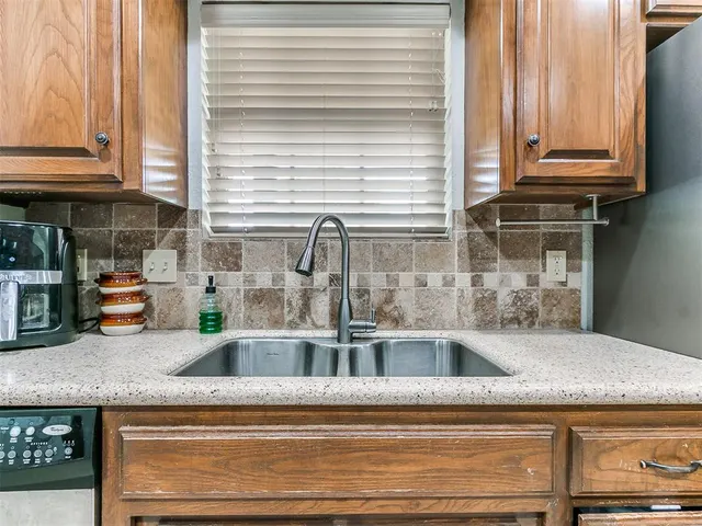 Photo 8 — 629 N Canadian Terrace, Mustang, OK 73064