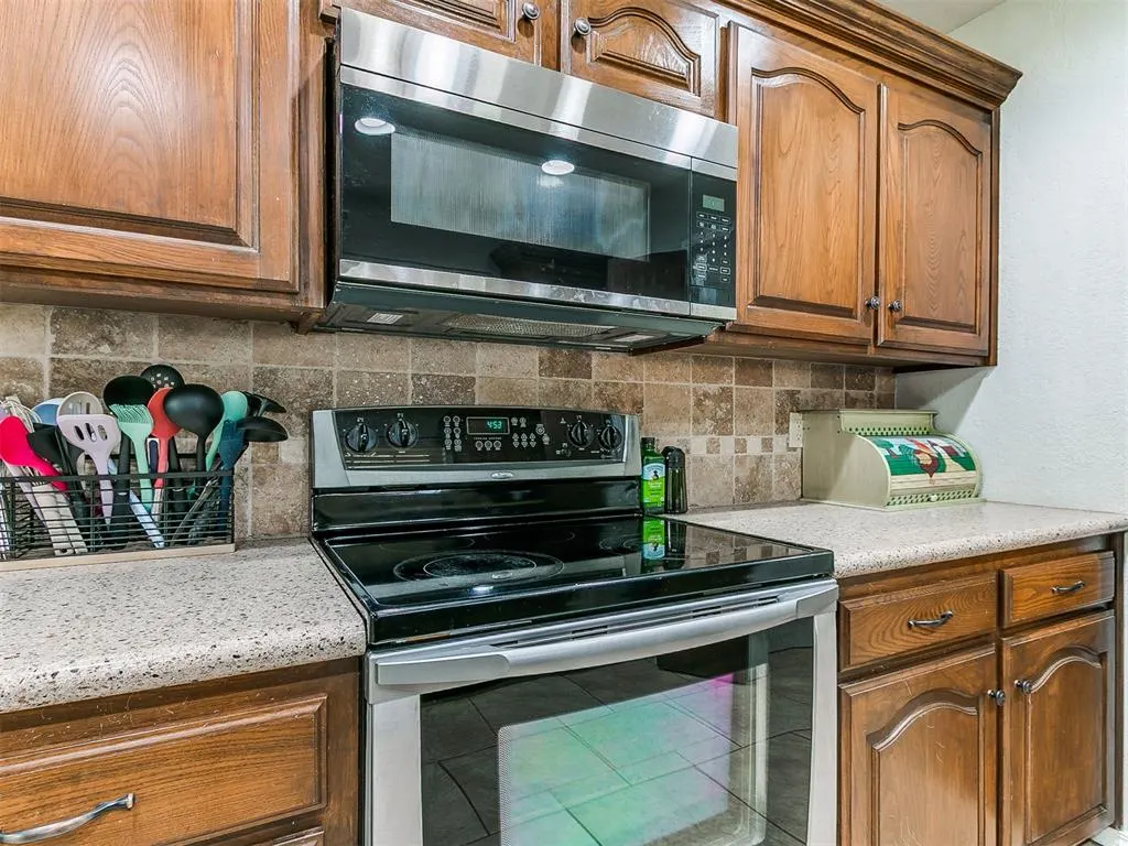 Photo 9 — 629 N Canadian Terrace, Mustang, OK 73064