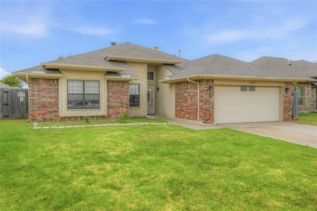 Photo 2 — 14509 Briarcliff Drive, Oklahoma City, OK 73170