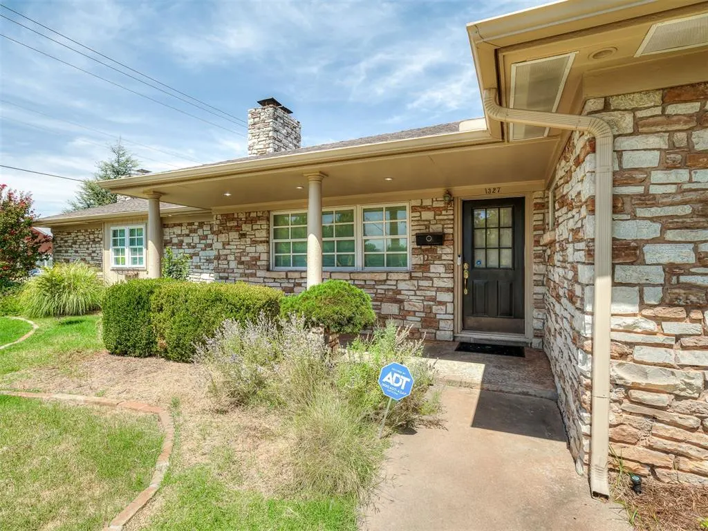 Photo 3 — 1327 W Wilshire Boulevard, Oklahoma City, OK 73116