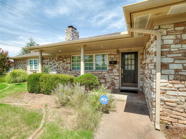 Photo 3 — 1327 W Wilshire Boulevard, Oklahoma City, OK 73116