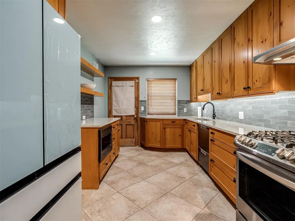 Photo 13 — 1327 W Wilshire Boulevard, Oklahoma City, OK 73116