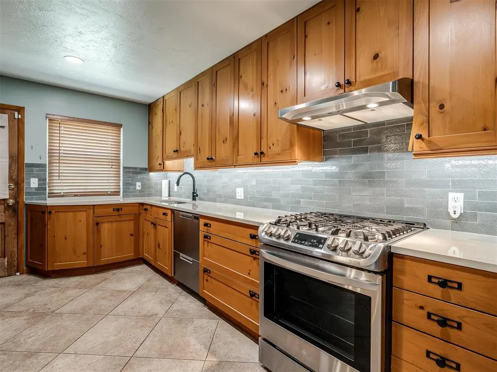 Photo 14 — 1327 W Wilshire Boulevard, Oklahoma City, OK 73116