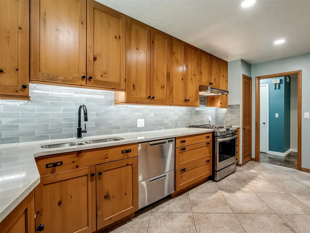 Photo 16 — 1327 W Wilshire Boulevard, Oklahoma City, OK 73116