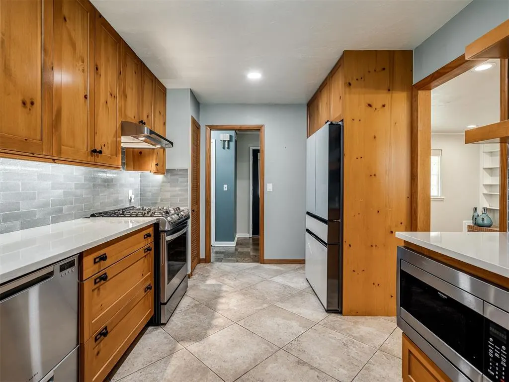 Photo 17 — 1327 W Wilshire Boulevard, Oklahoma City, OK 73116