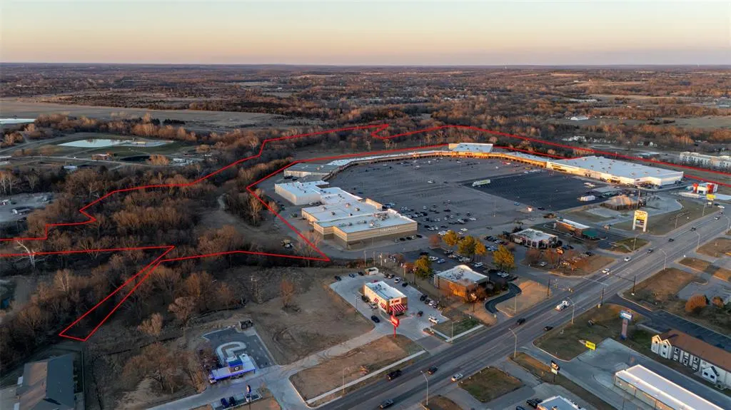 Photo 3 — 1200 Lonne Abbott Boulevard, Ada, OK 74820