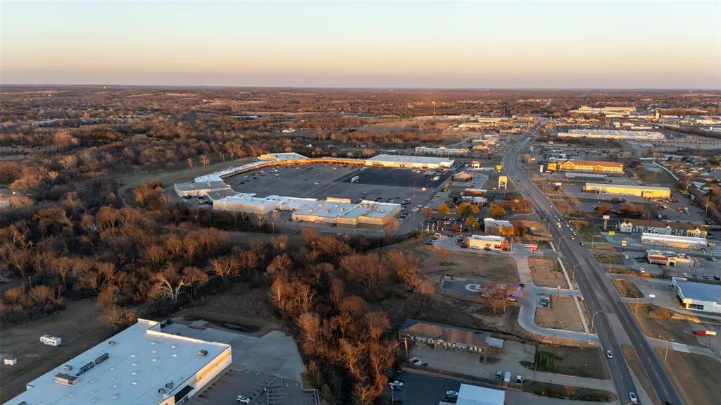 Photo 8 — 1200 Lonne Abbott Boulevard, Ada, OK 74820
