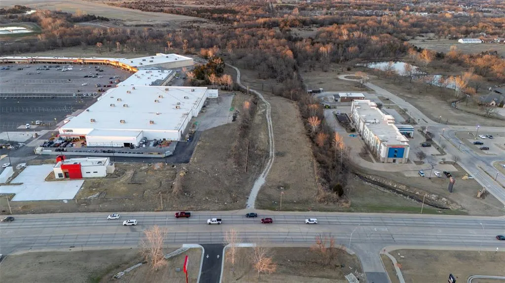 Photo 9 — 1200 Lonne Abbott Boulevard, Ada, OK 74820
