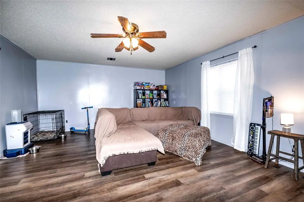 Photo 8 — 606 N Cedar Avenue, Stroud, OK 74079
