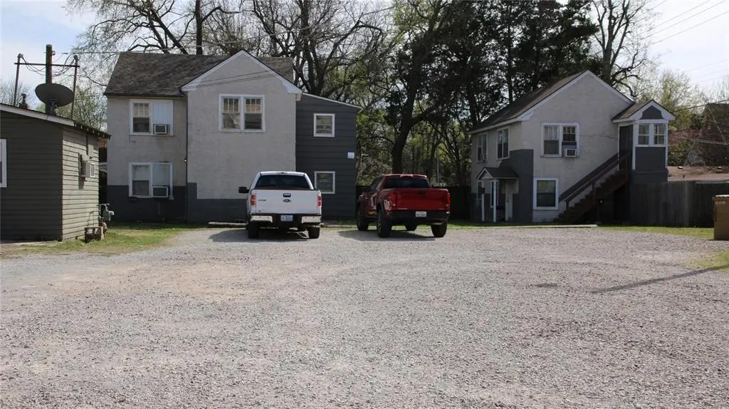 Photo 2 — 608 Chautauqua Avenue, Norman, OK 73069