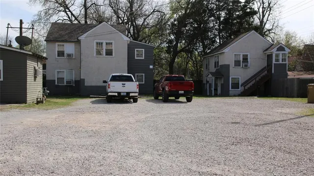 Photo 2 — 608 Chautauqua Avenue, Norman, OK 73069