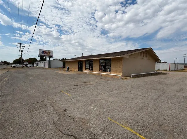 Photo 2 — 614 NW 1st Street, Anadarko, OK 73005