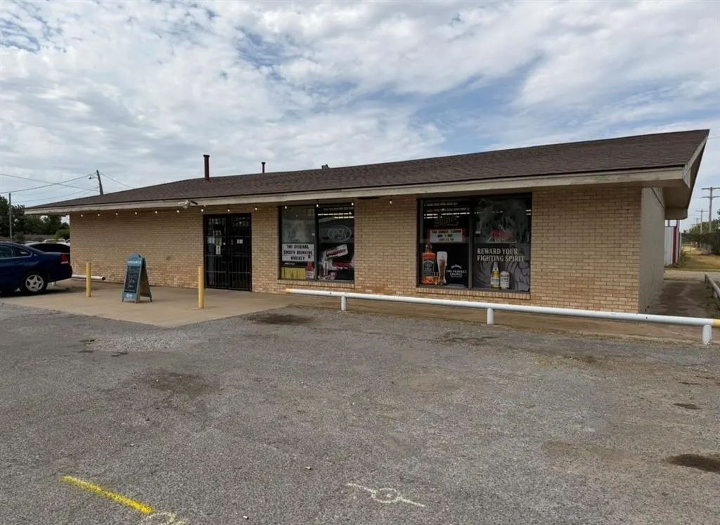 Front exterior — 614 NW 1st Street, Anadarko, OK 73005
