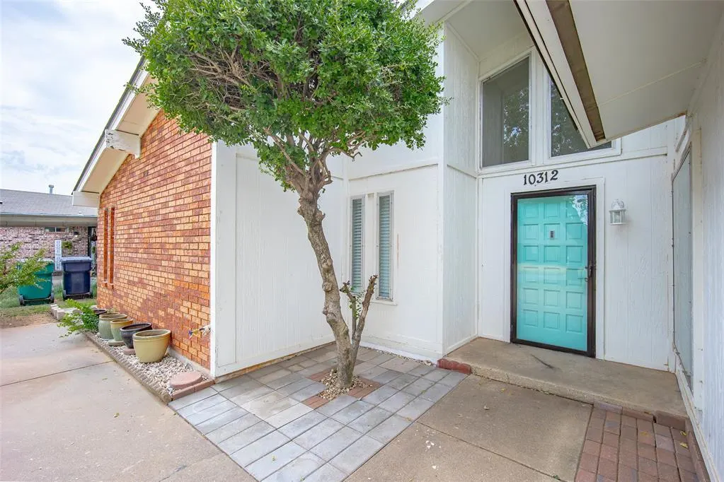 Photo 2 — 10312 Fairfax Lane, Yukon, OK 73099