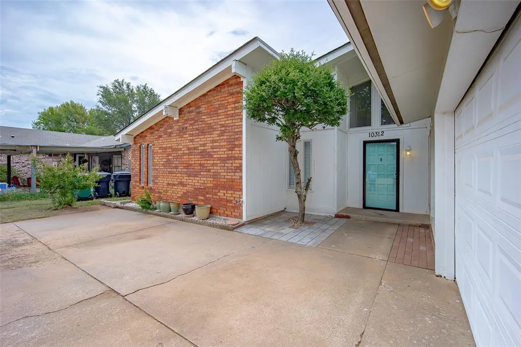 Photo 3 — 10312 Fairfax Lane, Yukon, OK 73099