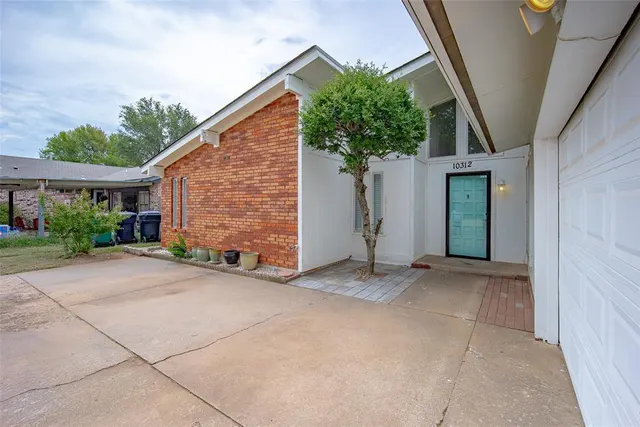 Photo 3 — 10312 Fairfax Lane, Yukon, OK 73099