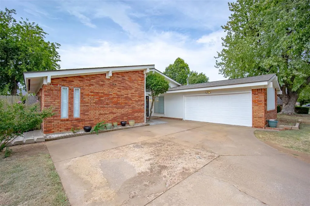 Photo 4 — 10312 Fairfax Lane, Yukon, OK 73099