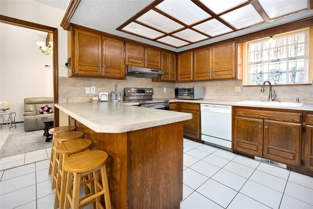 Photo 18 — 10312 Fairfax Lane, Yukon, OK 73099