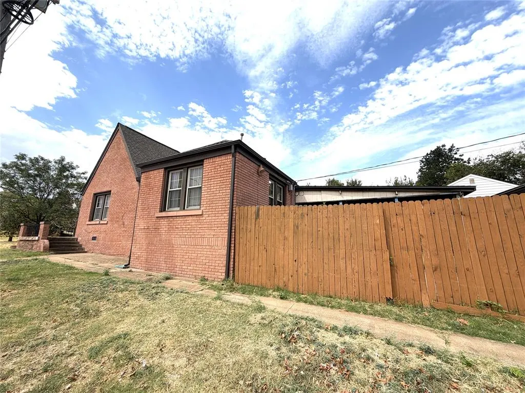 Photo 12 — 2101 NW 27th Street, Oklahoma City, OK 73107