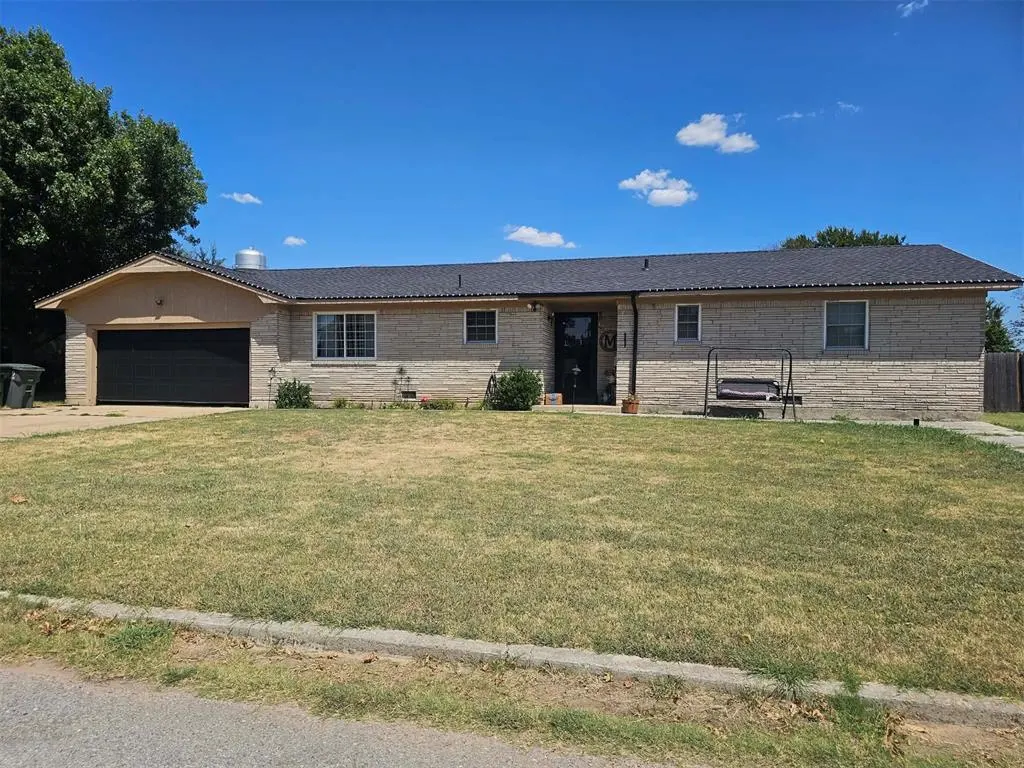 Front exterior — 111 Hazelwood Street, Davis, OK 73030