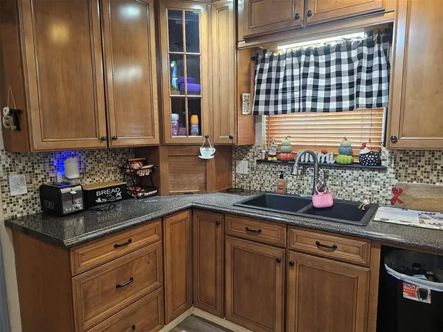 Photo 6 — 111 Hazelwood Street, Davis, OK 73030