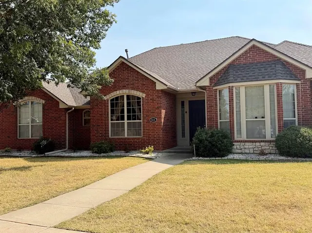 Photo 3 — 2416 Birmingham Drive, Norman, OK 73071