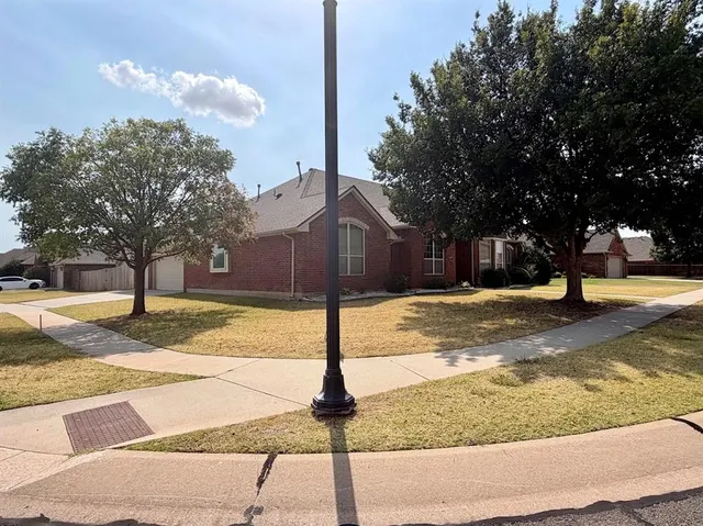 Photo 4 — 2416 Birmingham Drive, Norman, OK 73071
