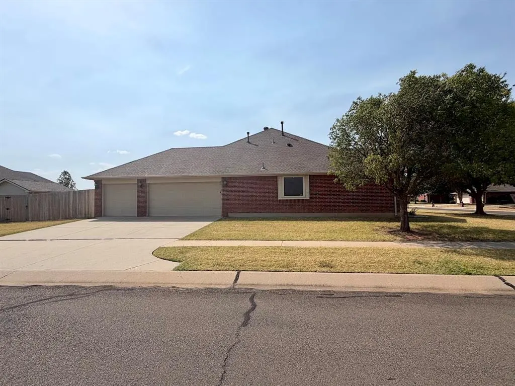 Photo 5 — 2416 Birmingham Drive, Norman, OK 73071