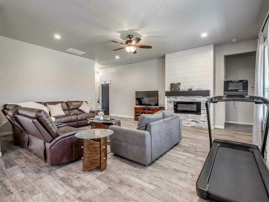 Photo 6 — 16719 Aragon Lane, Oklahoma City, OK 73170