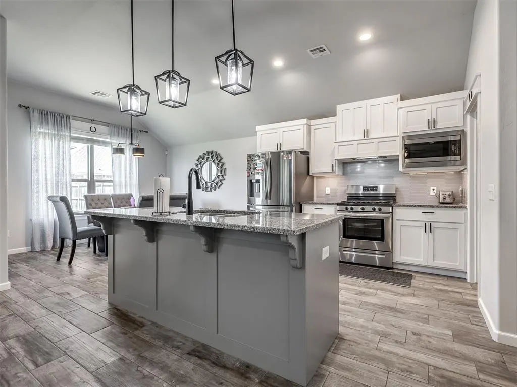 Photo 11 — 16719 Aragon Lane, Oklahoma City, OK 73170