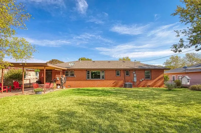 Photo 2 — 328 W Country Club Boulevard, Elk City, OK 73644