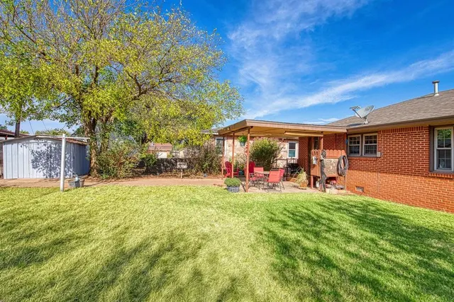 Photo 3 — 328 W Country Club Boulevard, Elk City, OK 73644