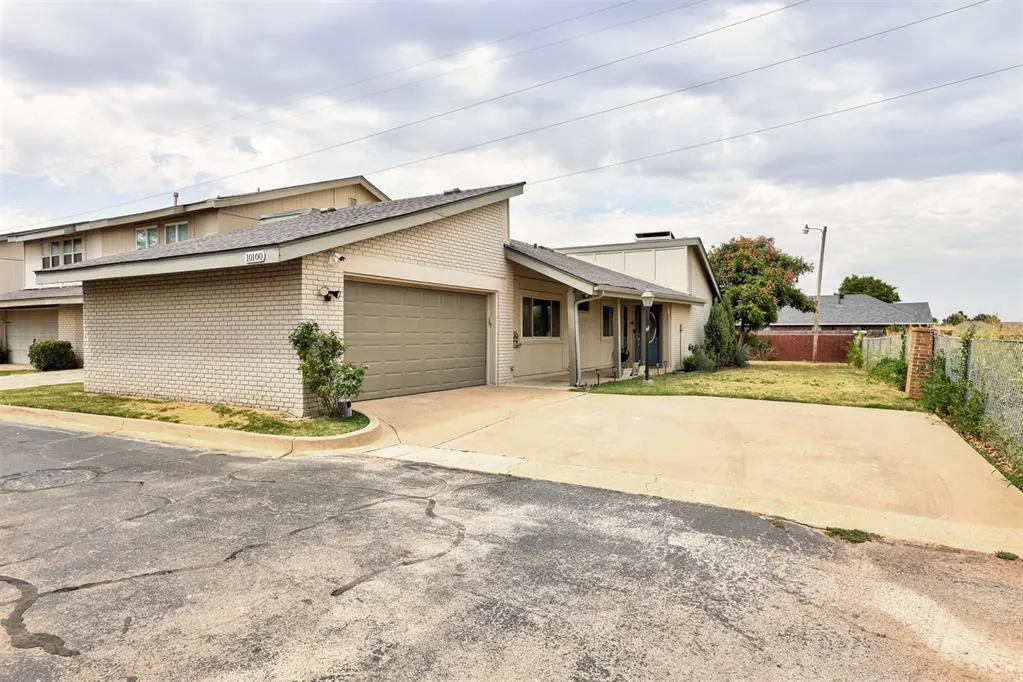 Front exterior — 10100 Hefner Village Terrace, Oklahoma City, OK 73162