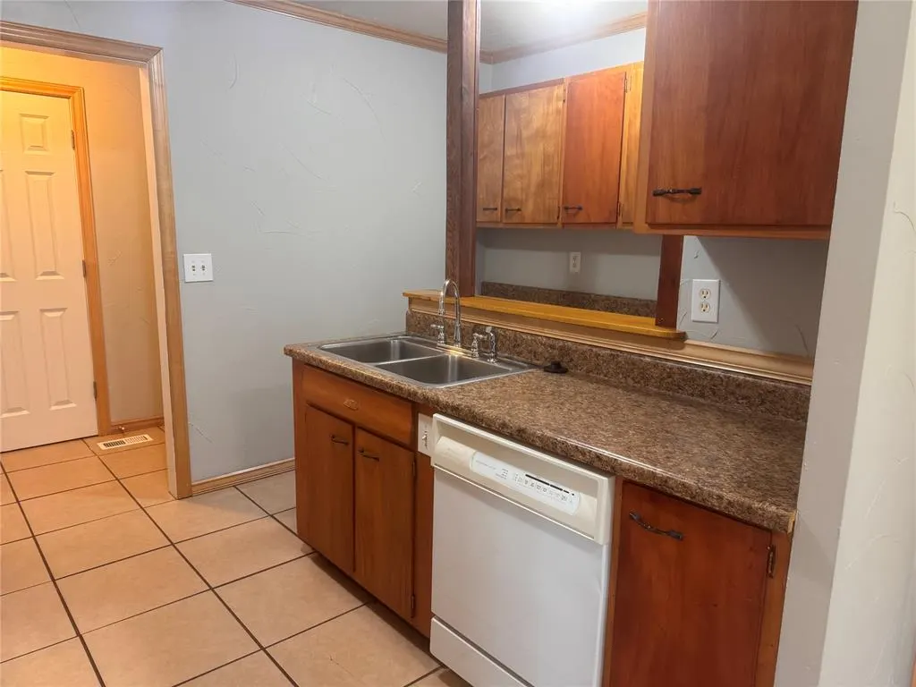Photo 3 — 117 Ann Arbor Drive, Edmond, OK 73013