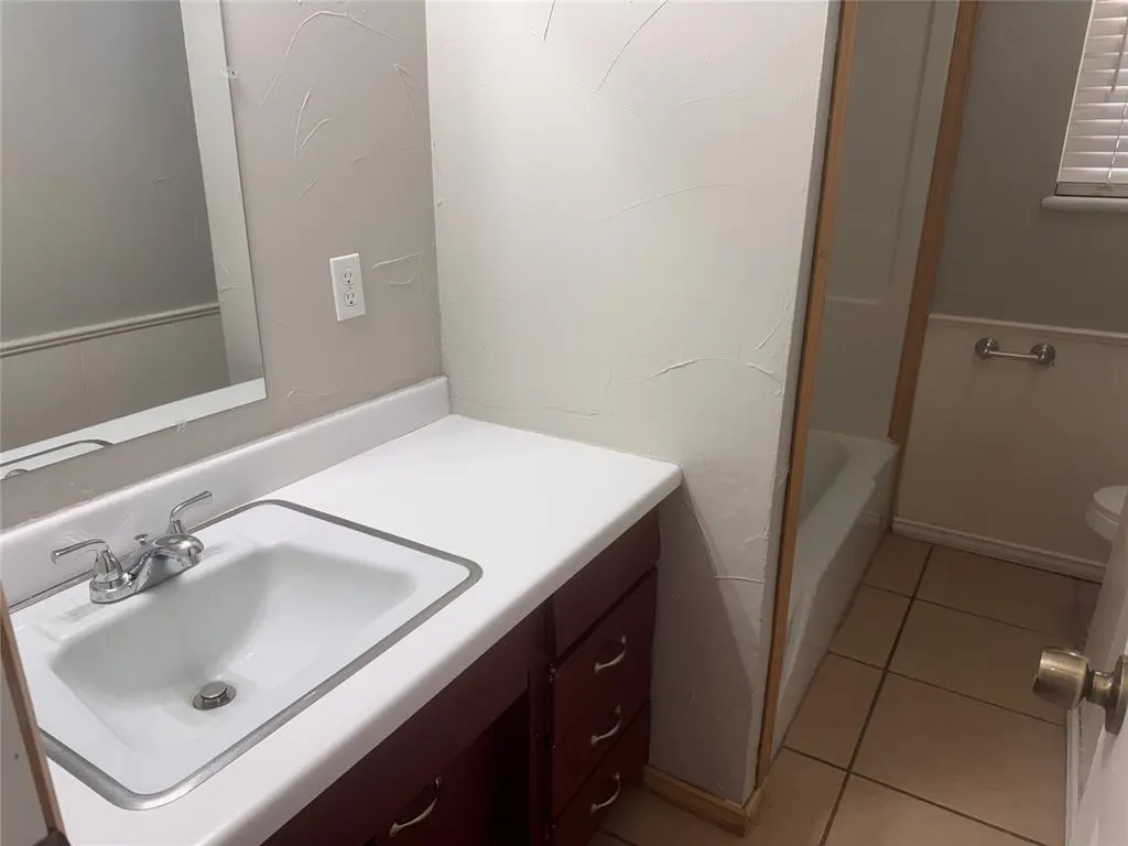 Photo 8 — 117 Ann Arbor Drive, Edmond, OK 73013