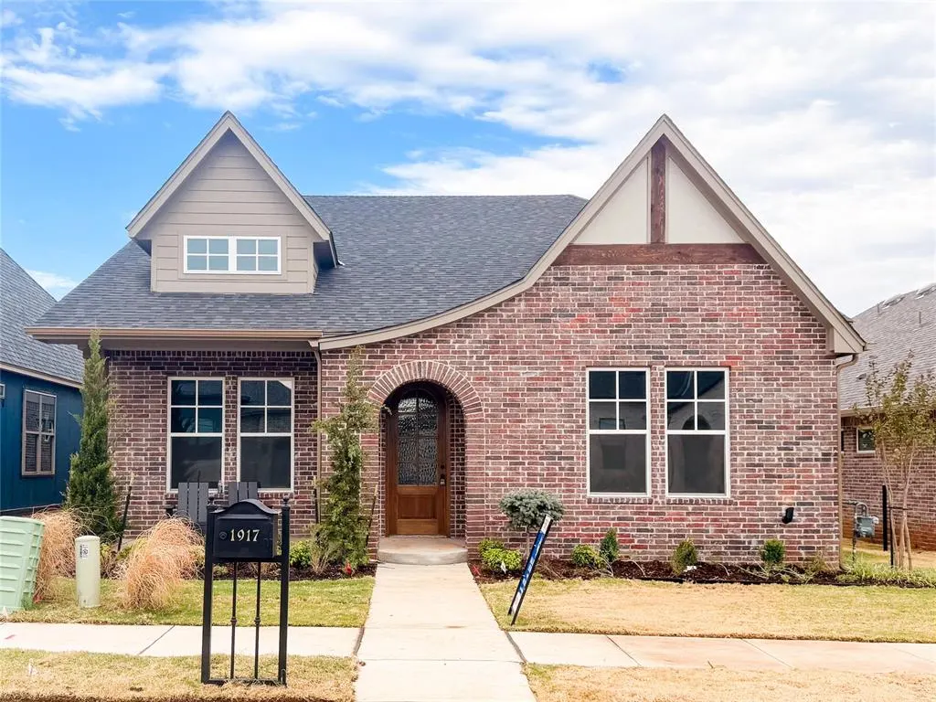 Front exterior — 1917 Parkwood Avenue, Edmond, OK 73034