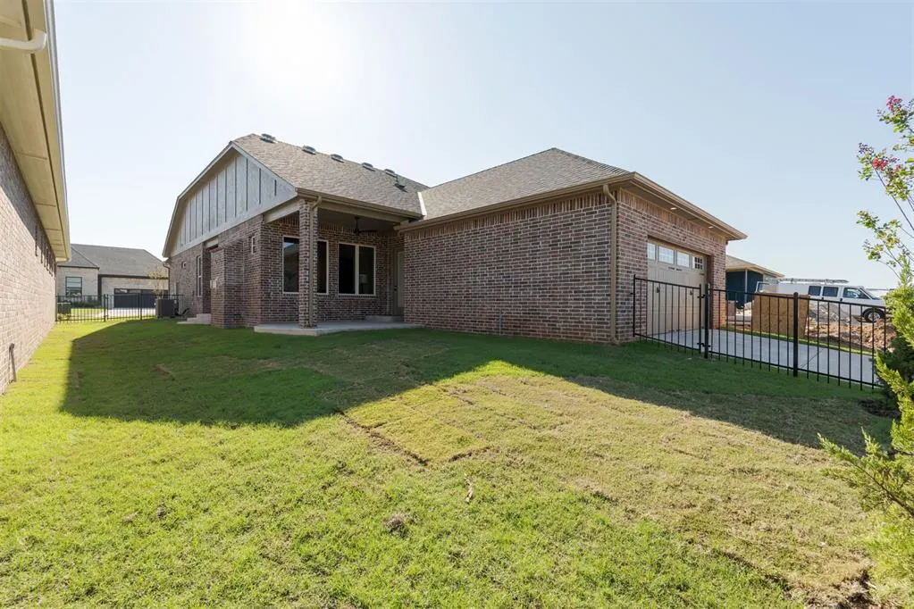 Photo 32 — 1917 Parkwood Avenue, Edmond, OK 73034