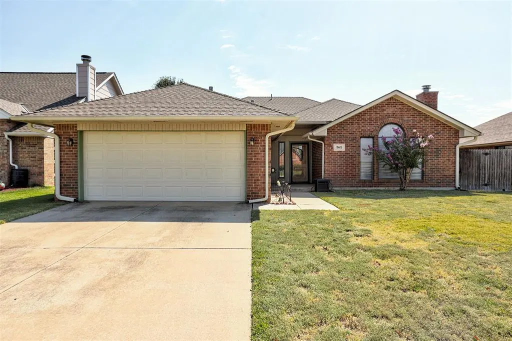 Photo 2 — 13012 Cloverleaf Lane, Oklahoma City, OK 73170