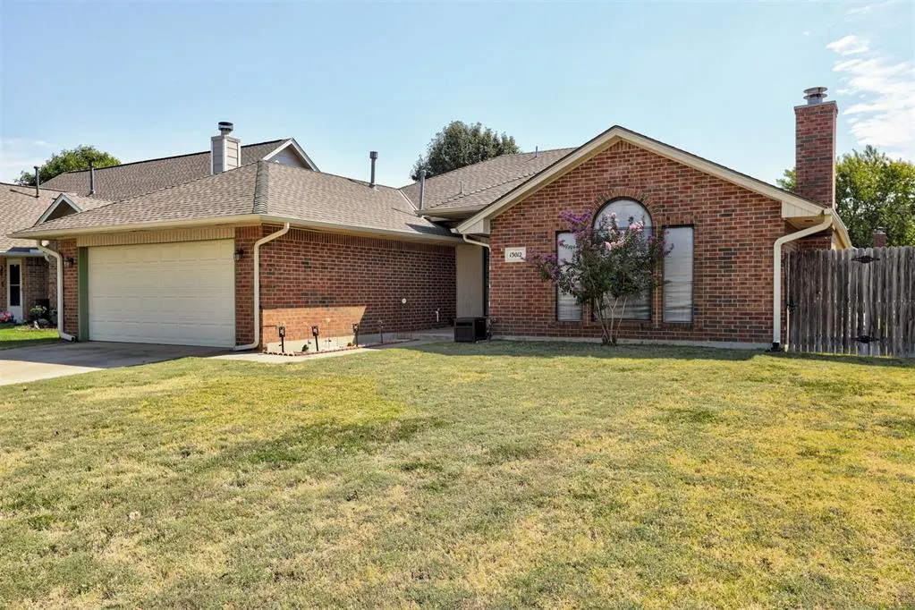 Photo 4 — 13012 Cloverleaf Lane, Oklahoma City, OK 73170