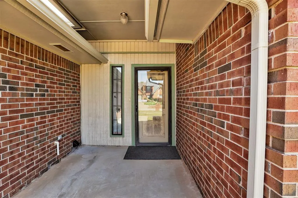 Photo 5 — 13012 Cloverleaf Lane, Oklahoma City, OK 73170