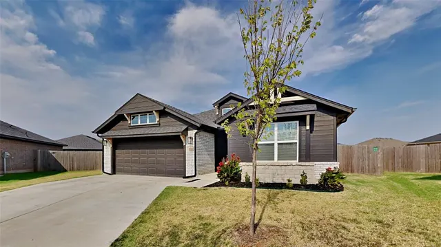 Photo 3 — 701 Caladium Drive, Yukon, OK 73099