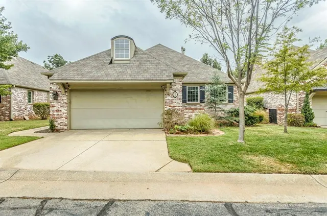 Photo 2 — 11300 Quail Creek Road 5, Oklahoma City, OK 73120