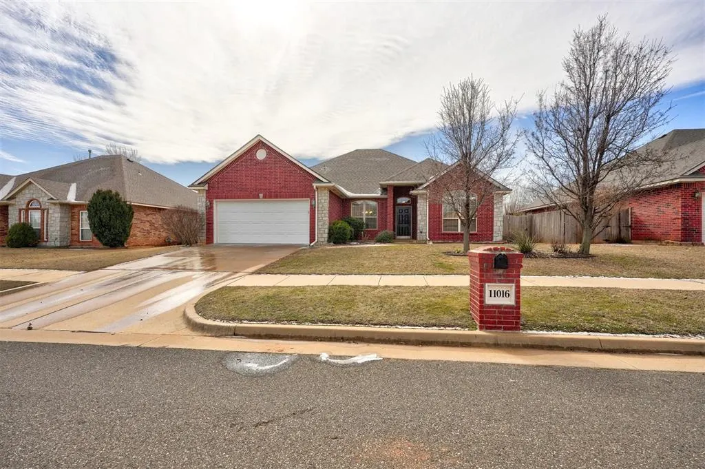 Front exterior — 11016 NW 104th Terrace, Yukon, OK 73099